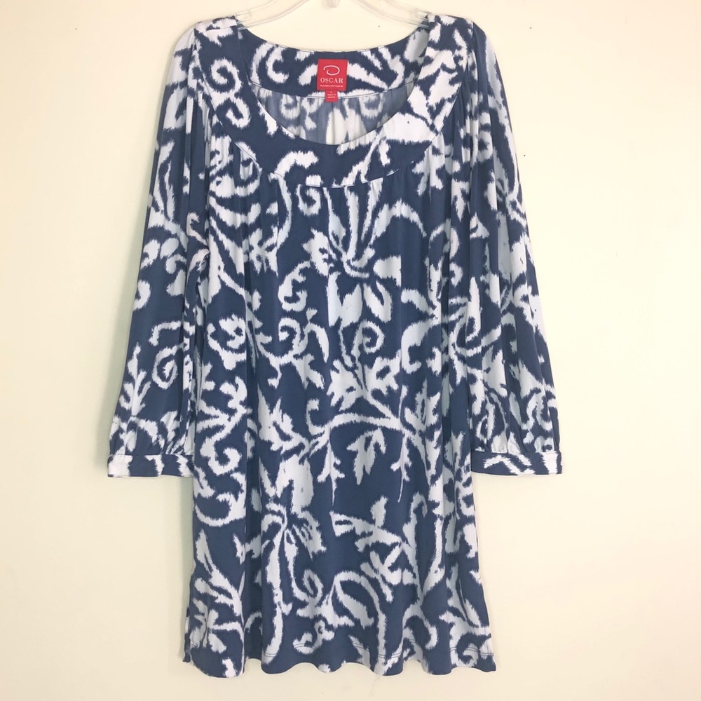 Oscar De La Renta White and Blue Top. Size M
